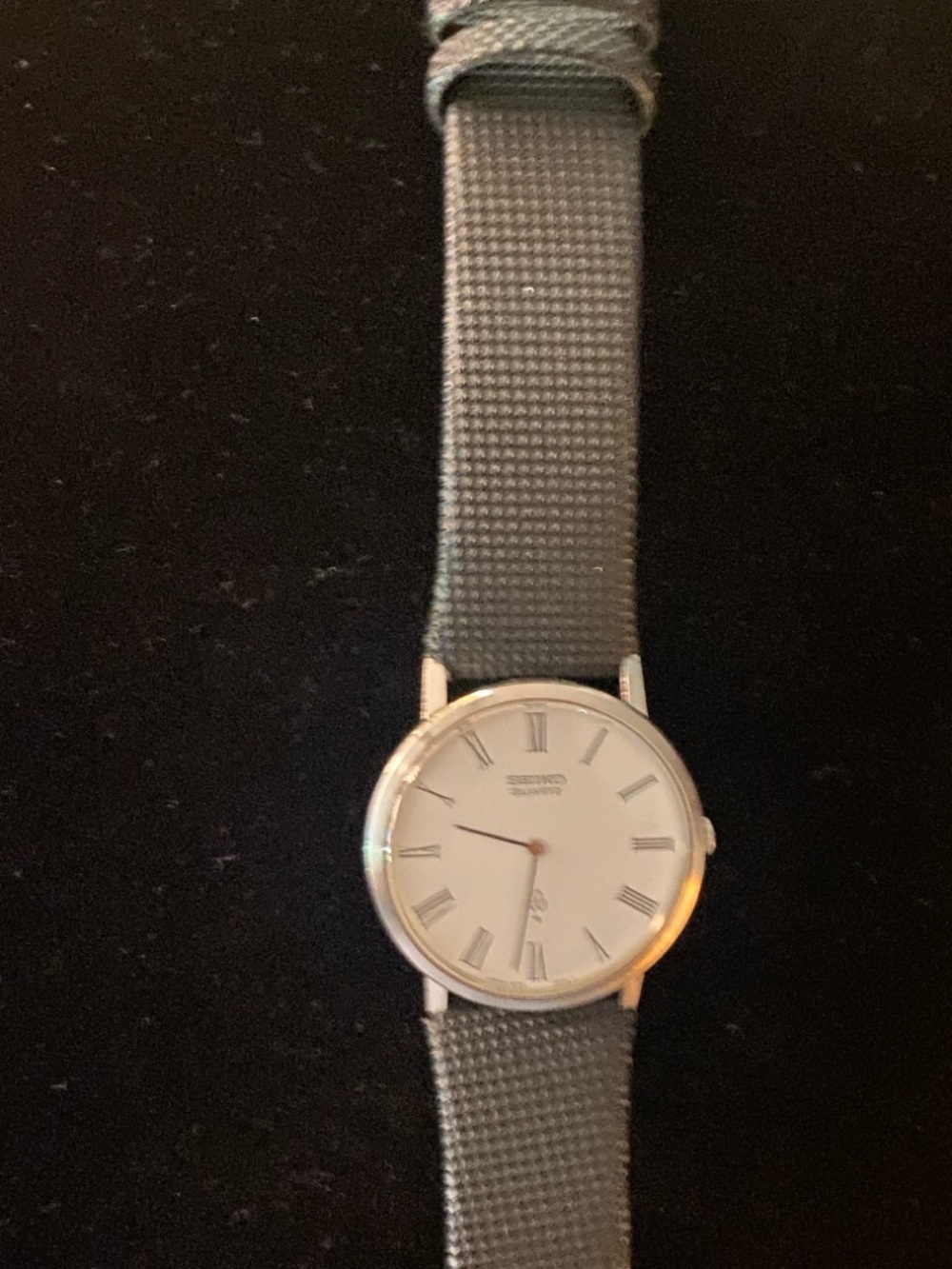 Vintage Seiko Men's Silver Dress Watch with White Dial - Picture 2 of 2